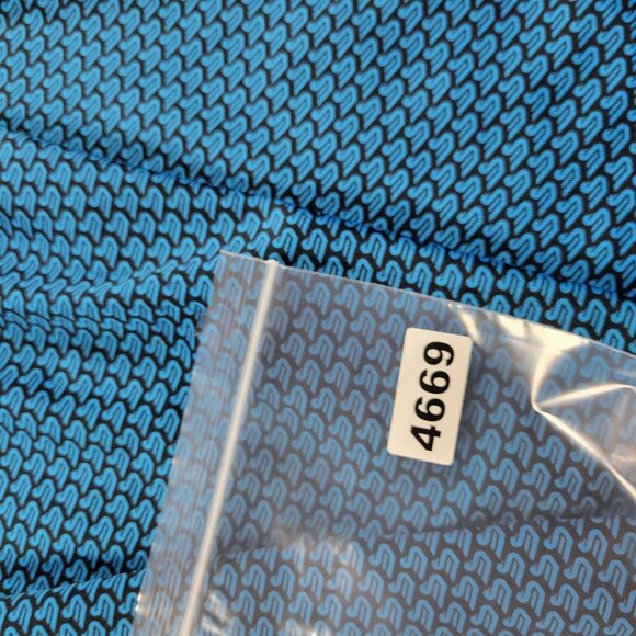 Under Armour Polo Shirt Mens Medium Blue Performance Golf Geometric Playoff FLAW - Picture 9 of 9